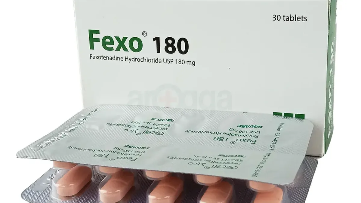 医生正在向患者解释布加替尼180mg的疗效评估报告